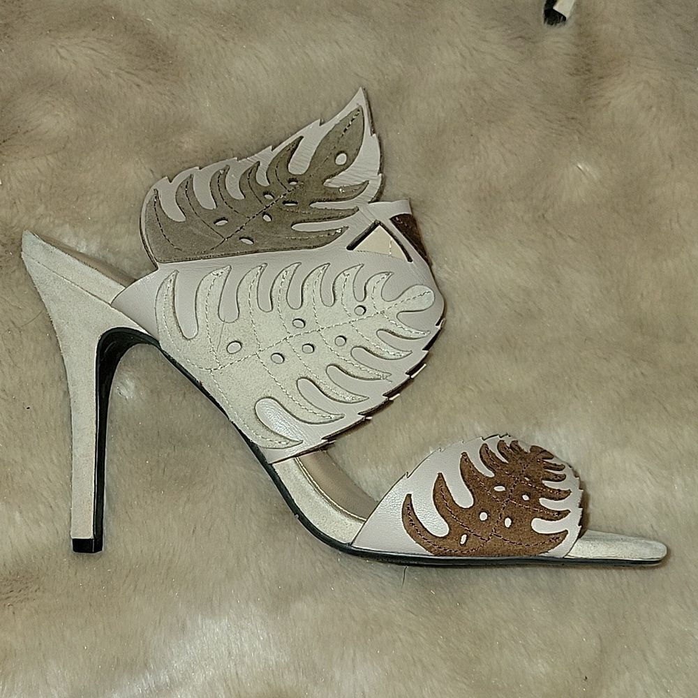 J RENEE' ANHELINA LEATHER LEAF PATTERN HEELS PUMPS, SIZE 10 - NEW